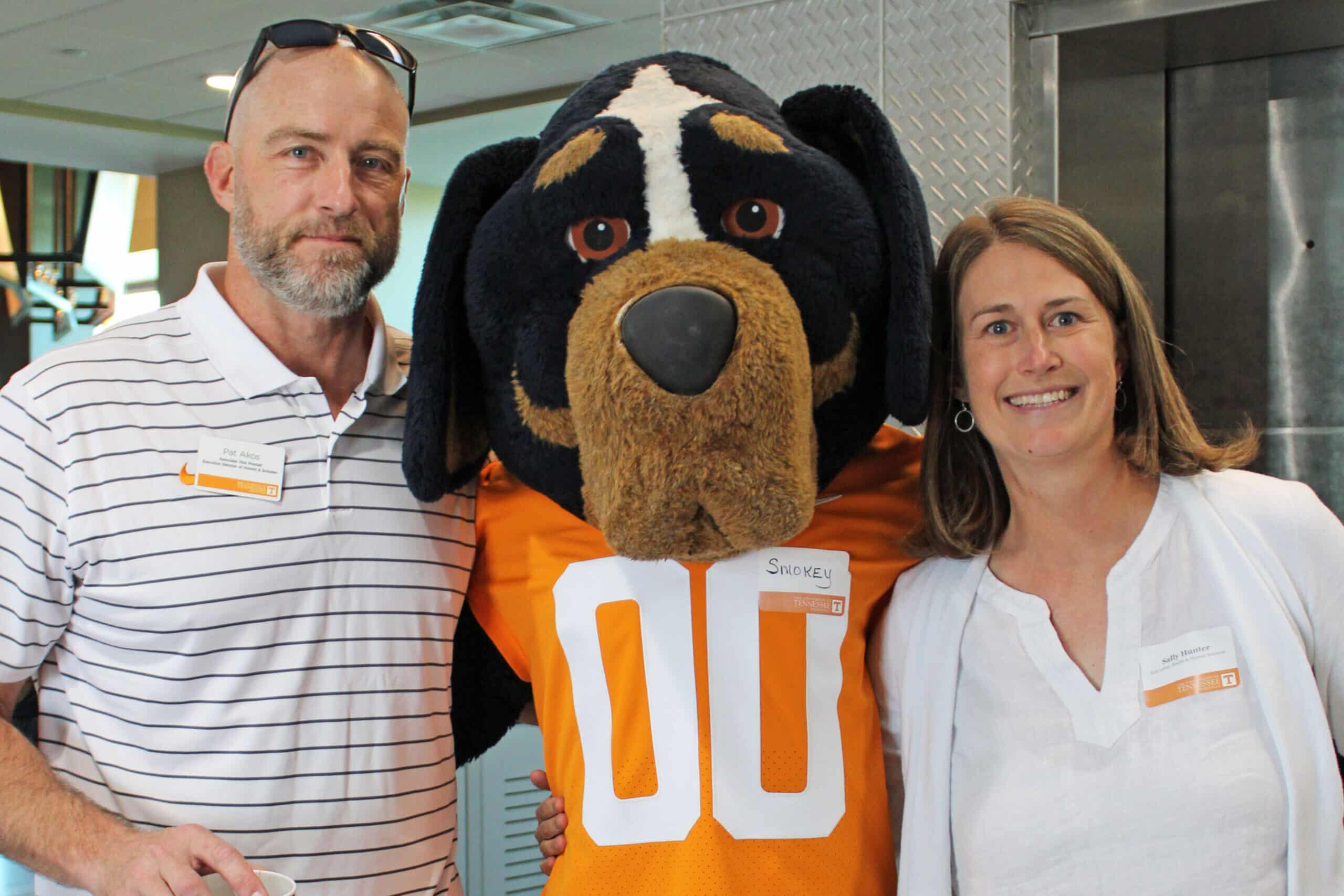 2 UT professors with the UT Mascot Smokey